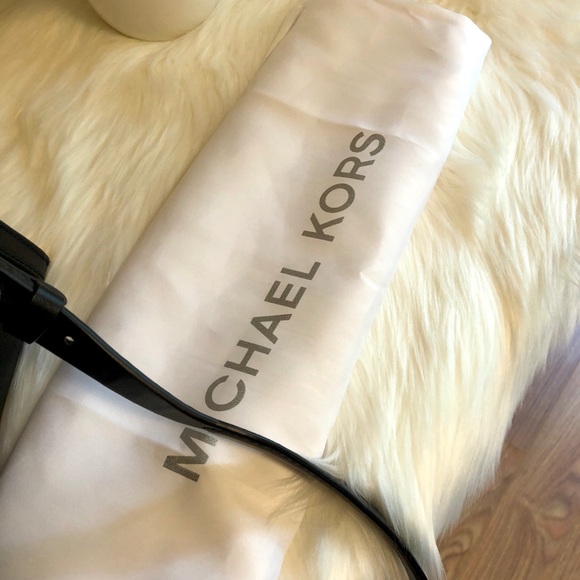 ❌Sold❌Michael Kors Whitney Medium - Picture 4 of 10